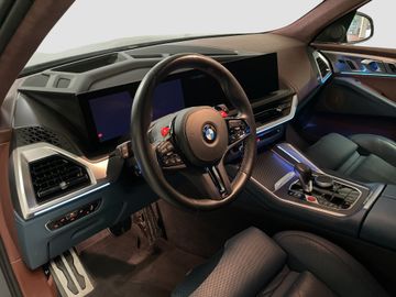 BMW XM - 8