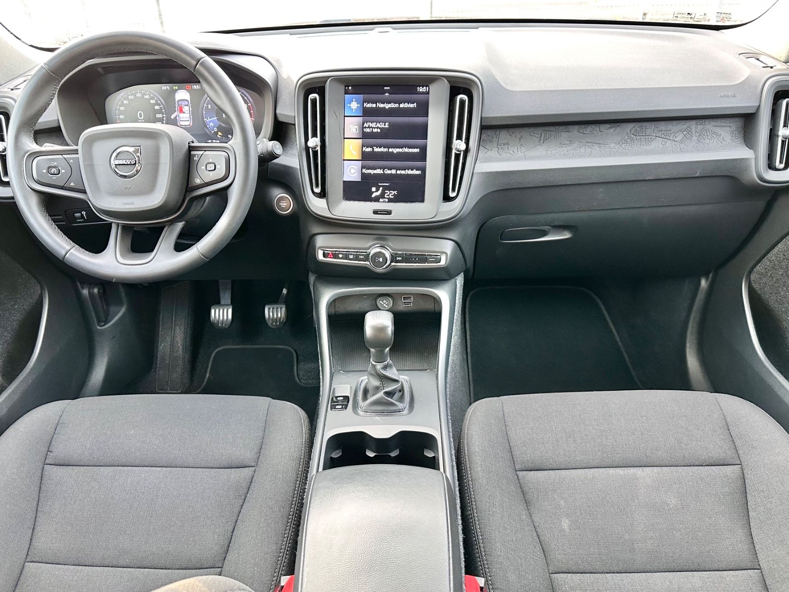 Fahrzeugabbildung Volvo XC40 MOMENTUM CORE 2WD*LED+1.HAND*