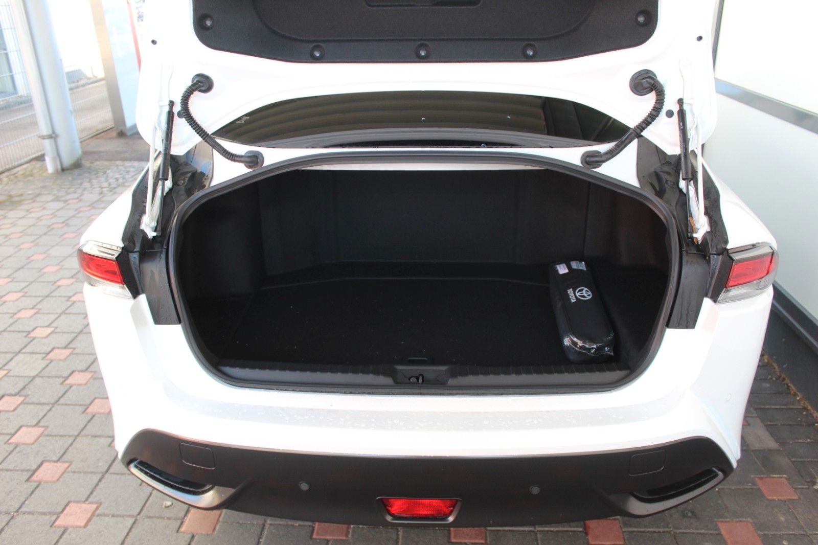 Fahrzeugabbildung Toyota MIRAI Advanced FUELCELL