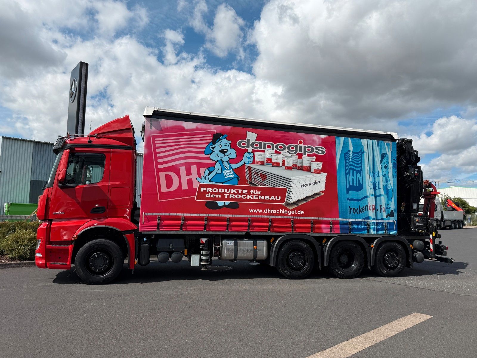 Fahrzeugabbildung Mercedes-Benz Actros 3645 8x2/6 Hiab 358 E-5 Jib 70X-3 Hubdach