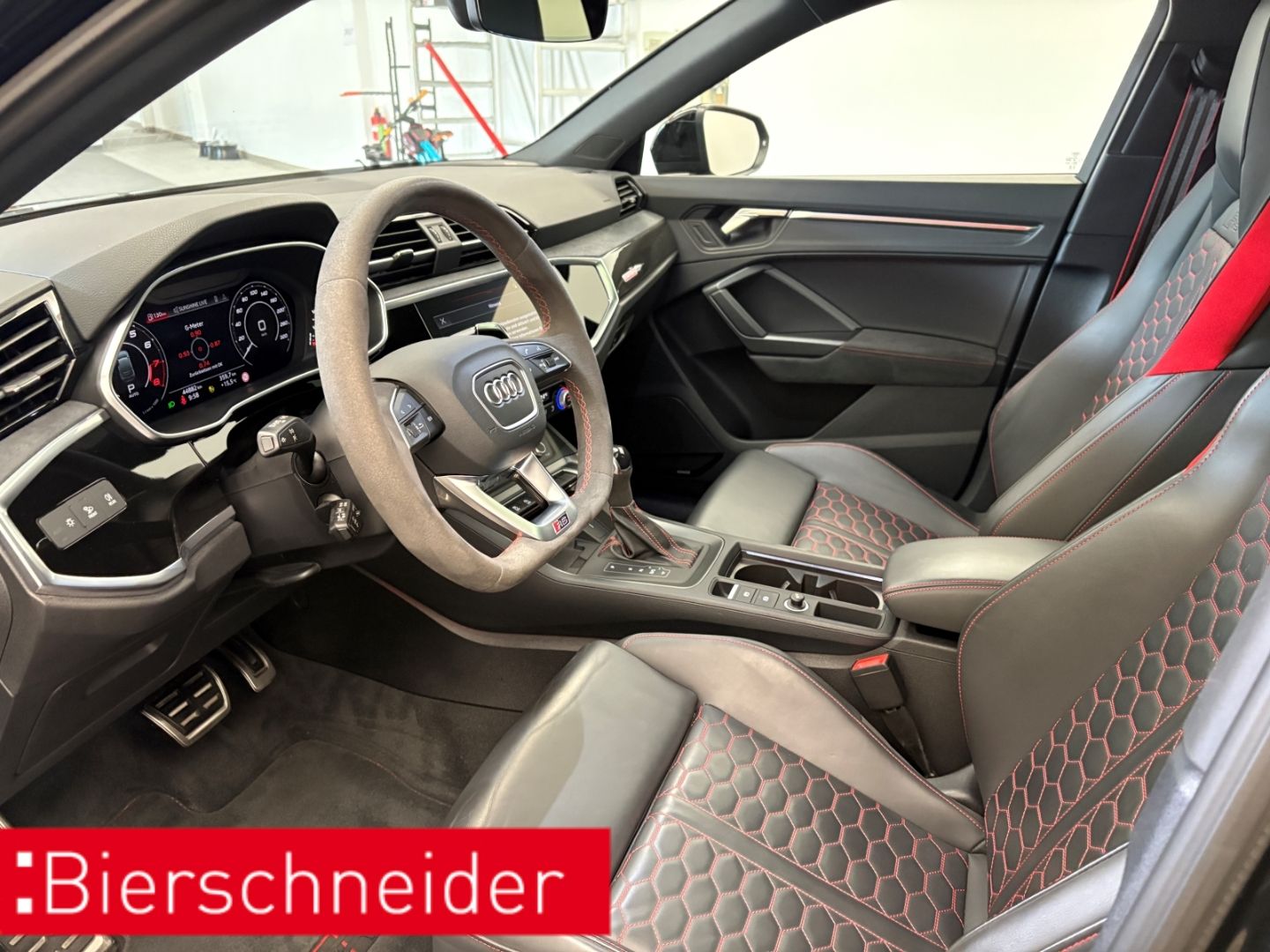 Audi RSQ3 - Bild 10