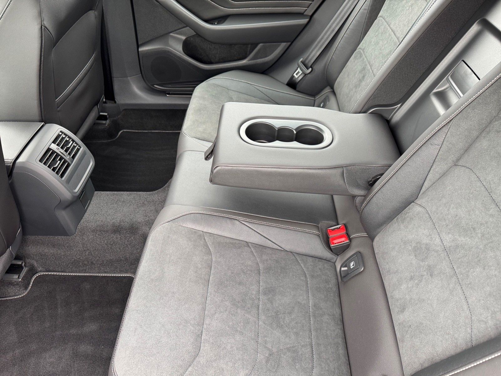 Fahrzeugabbildung Volkswagen Arteon Shooting Brake R-Line 2.0 TSI