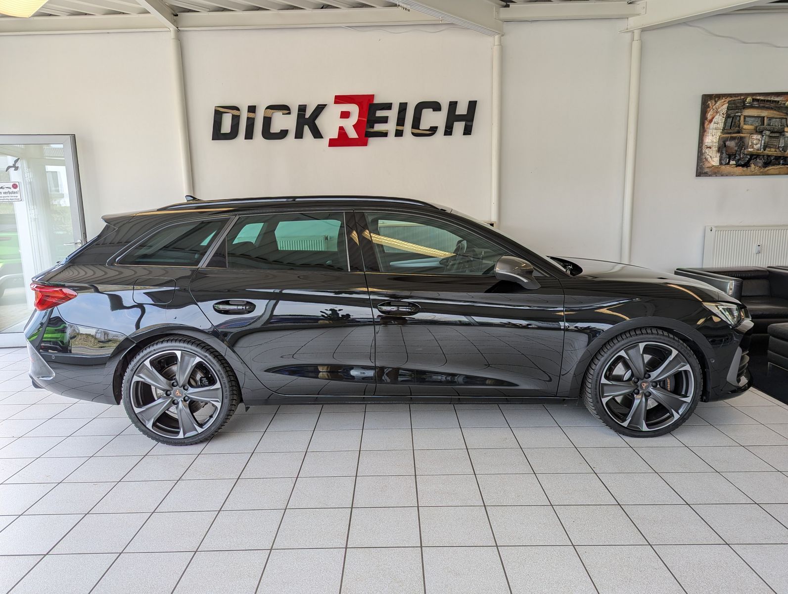 Fahrzeugabbildung CUPRA Leon 2.0 TSI VZ 4Drive Vision+ Matrix Pano ACC