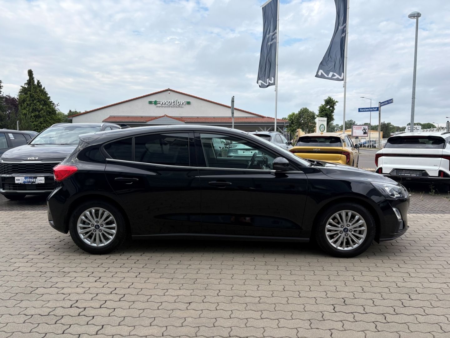 Fahrzeugabbildung Ford Focus Titanium Kamera Schiebedach LED SHZ PDC