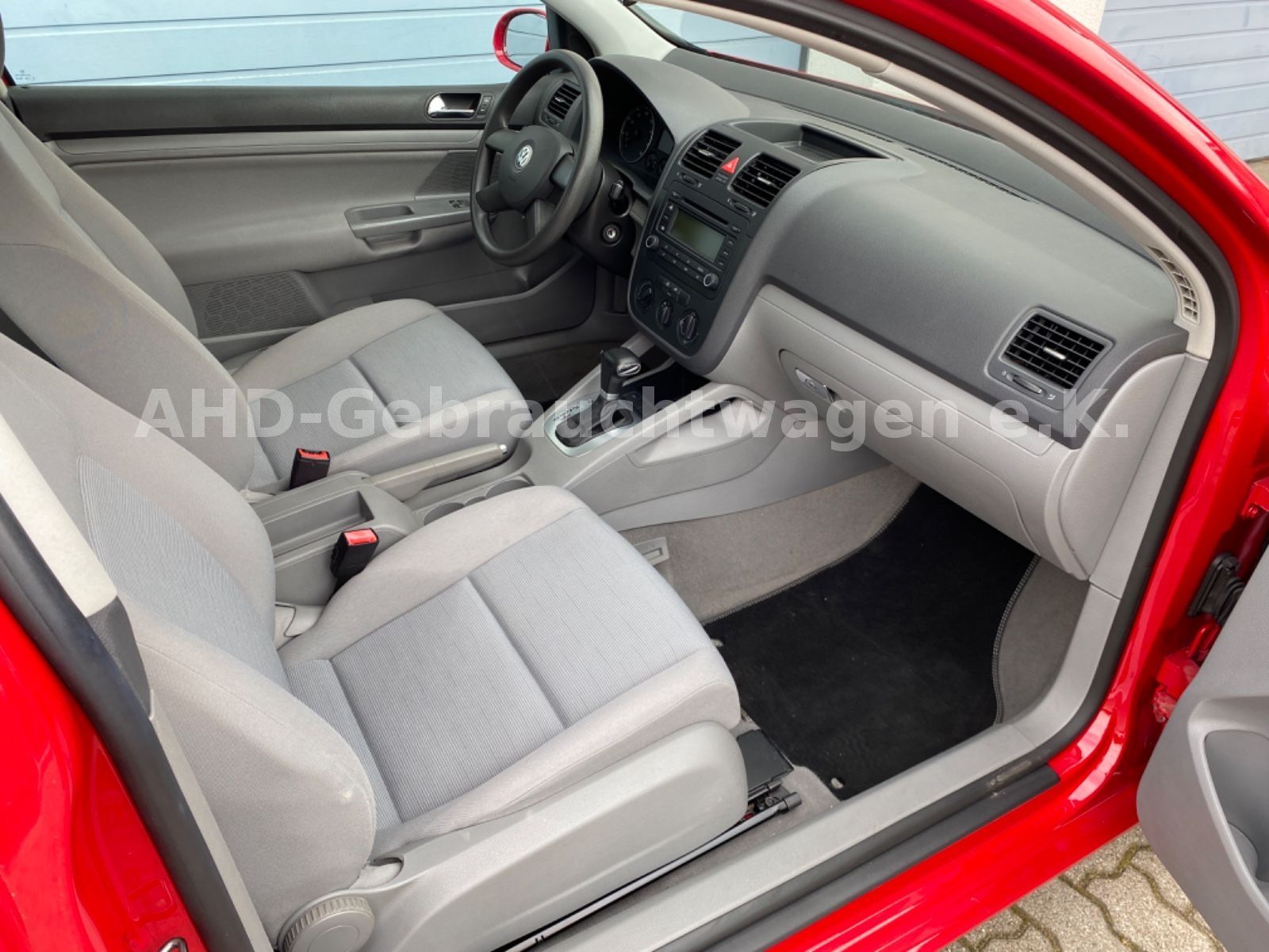 Fahrzeugabbildung Volkswagen Golf V 1.6 Automatik