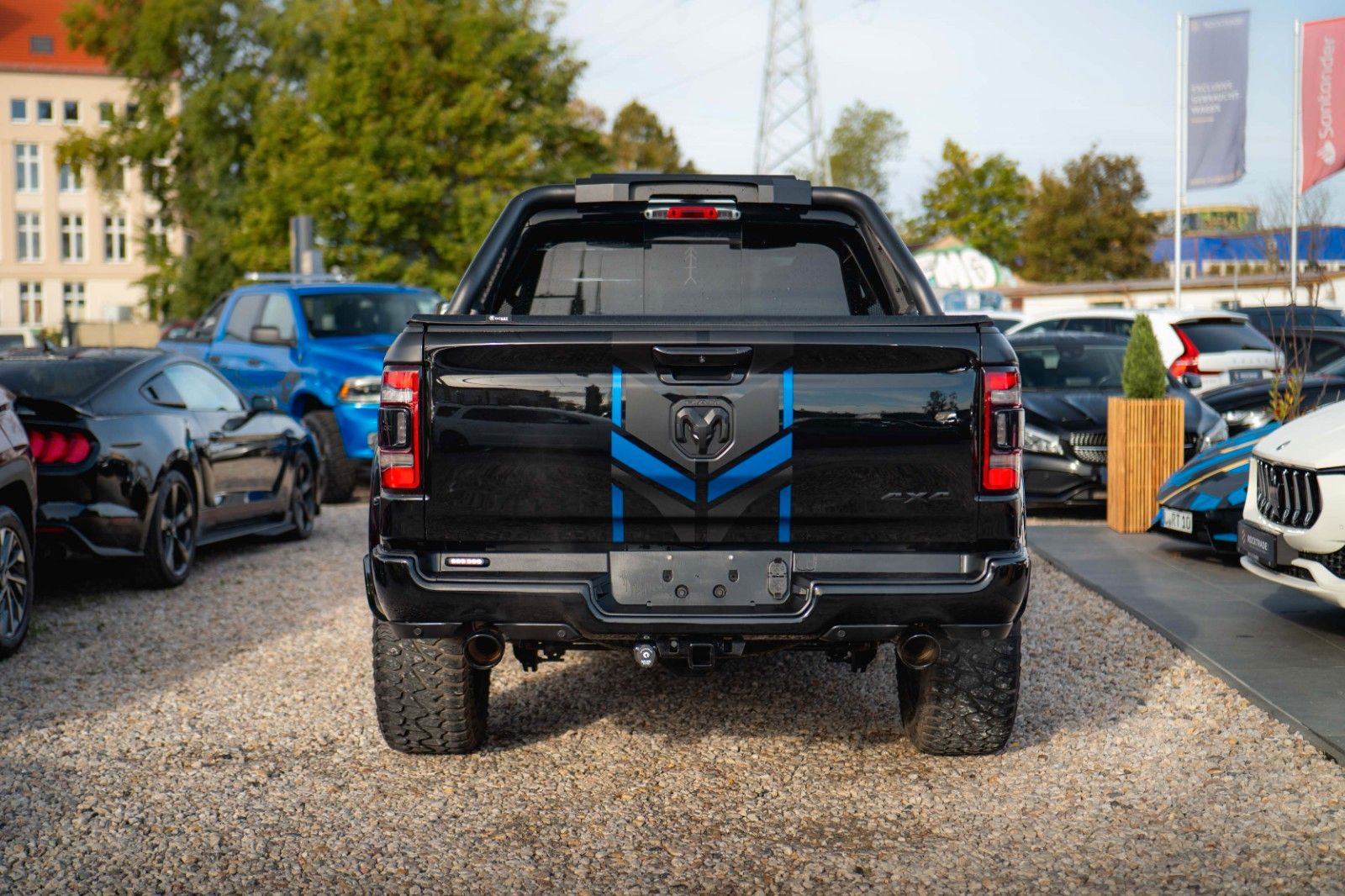 Fahrzeugabbildung Dodge RAM 5.7 V8 HEMI 4x4 OFFROAD Night Unfallfrei LED