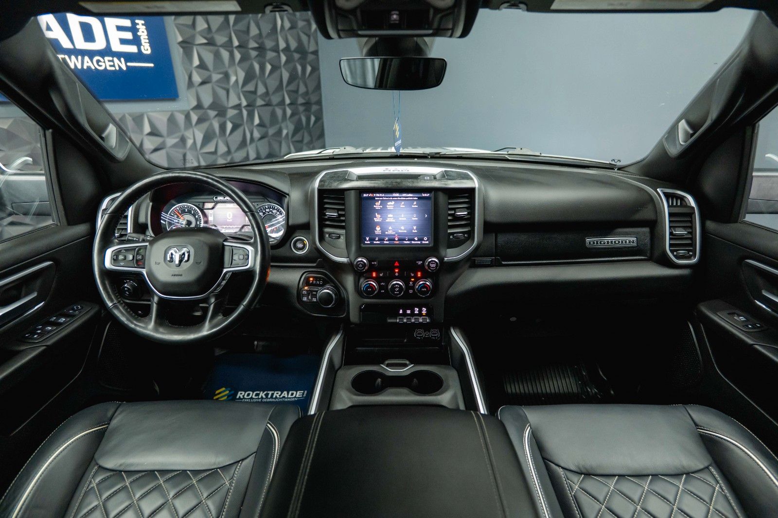 Fahrzeugabbildung Dodge RAM 5.7 V8 HEMI 4x4 OFFROAD Night-Paket *LED*