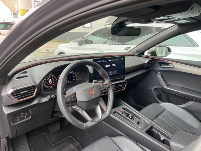Leon ST 1.5L eTSI Pano LED Navi AHK