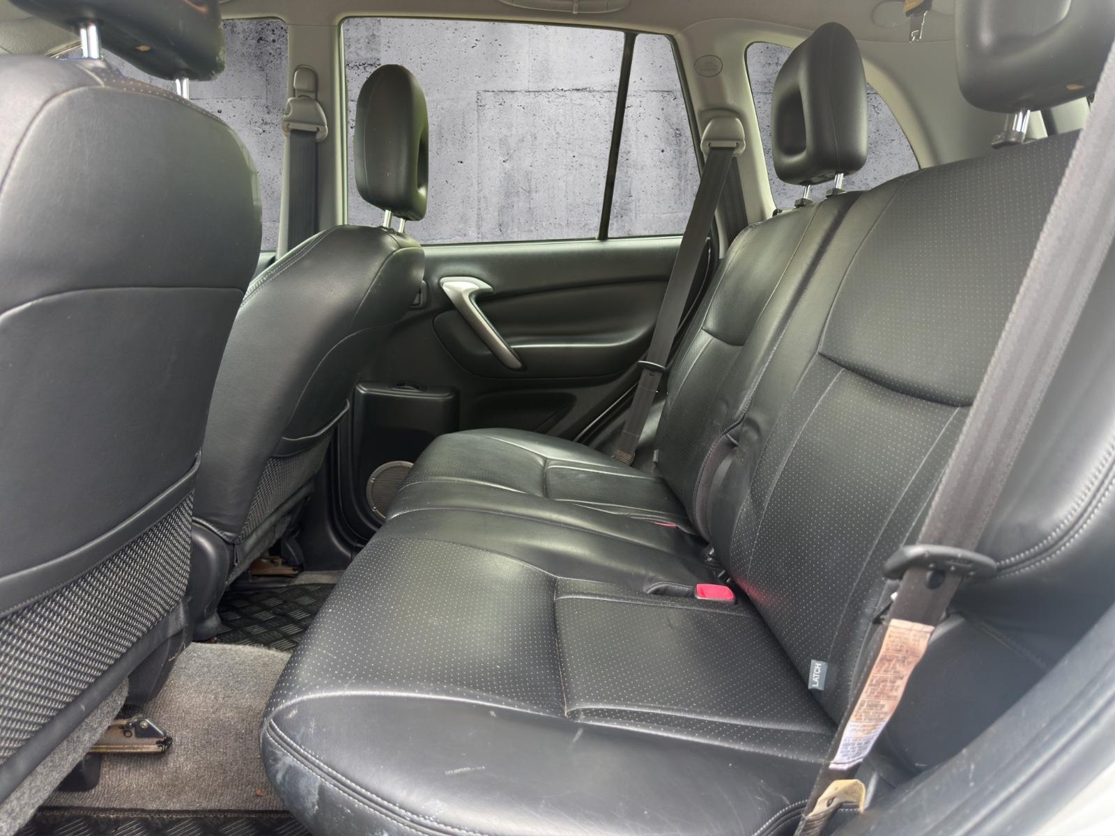 Toyota RAV4 2.0 VVT-i 150 ch 4x4 Executive • Cuir • Toit ouvrant • GPS • Clim auto • Sièges chauffants