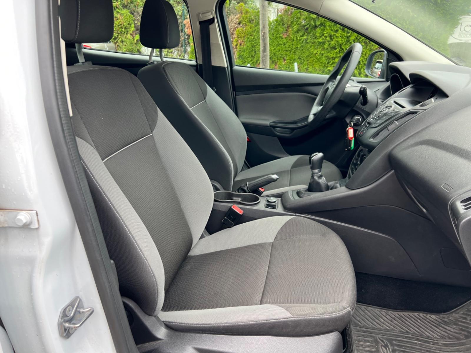 Ford Focus 2014 — photo 10