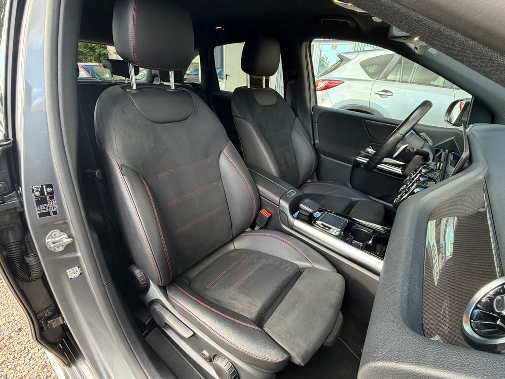 Mercedes-Benz B 180 d*AMG Line*Widescreen*LED*Top