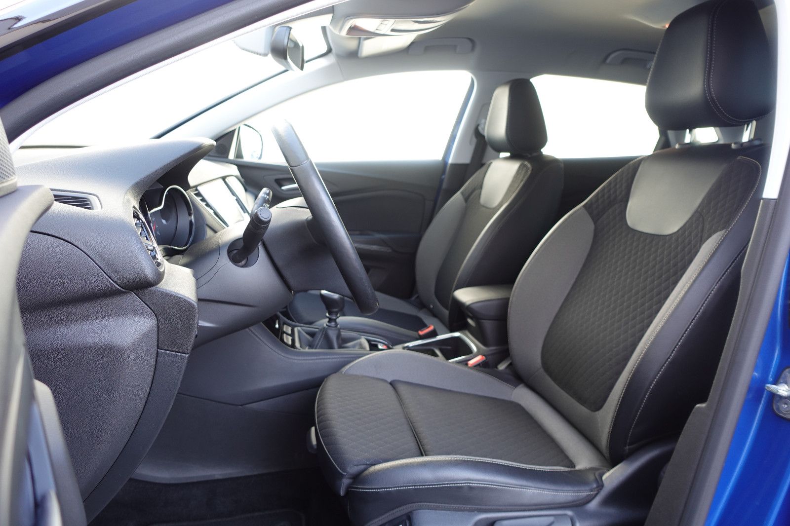 Fahrzeugabbildung Opel Grandland X 1.2Turbo AHK,Sitzh.,Navi,PDC,Kamera
