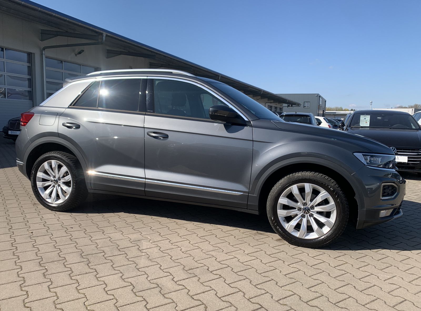 Fahrzeugabbildung Volkswagen T-Roc 1.5 TSI*Sport*LED*Pano*Acc*Lane*Navi*