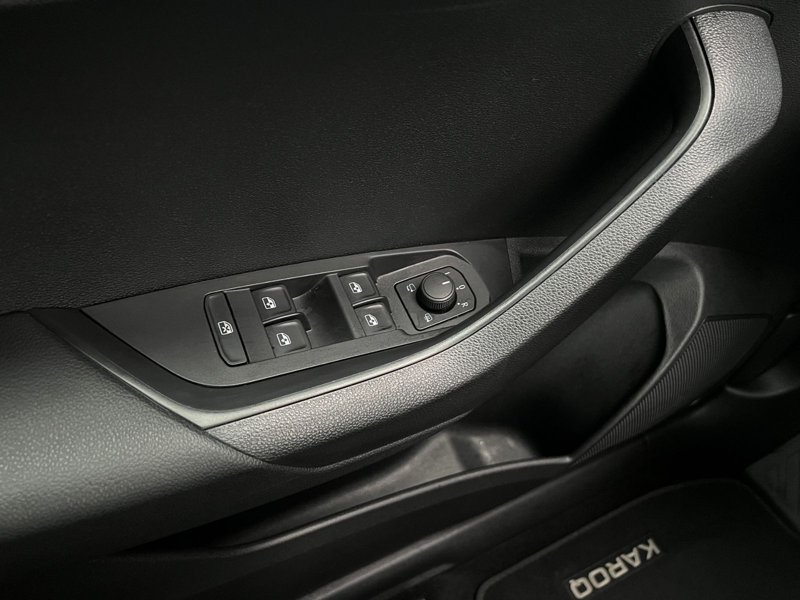 Fahrzeugabbildung SKODA Karoq Ambition 1.5 TSI *AHK, Climatronic, Sitzhz