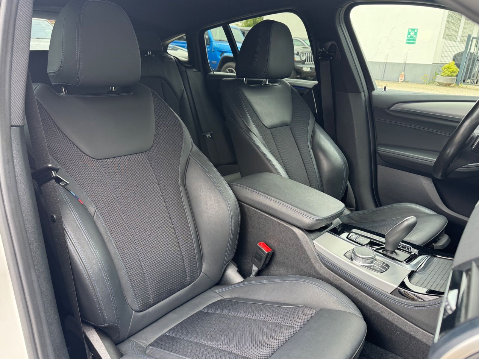 Fahrzeugabbildung BMW X4 M40/ACC/LED/AHK/Leder/HUD/Ambiente/360°Cam/