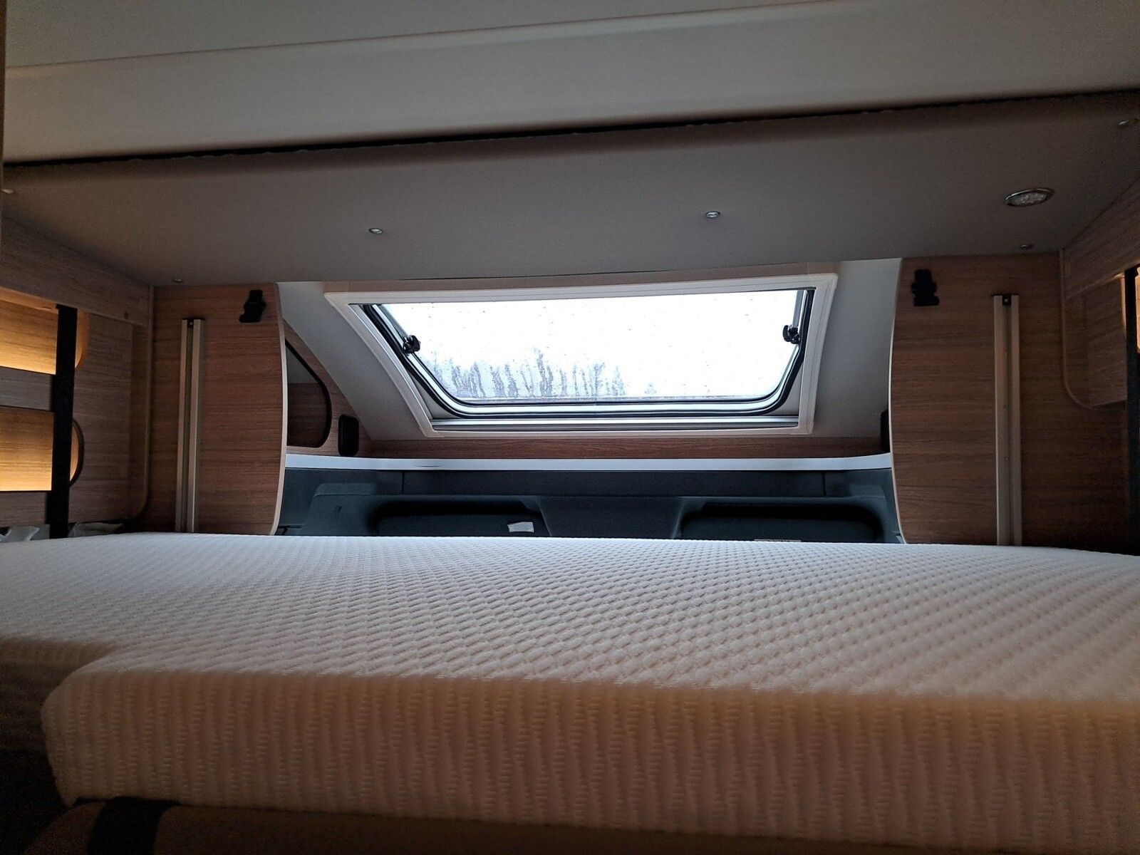 Fahrzeugabbildung Weinsberg CaraCompact Suite MB EDITION PEPPER 640 MEG AHK