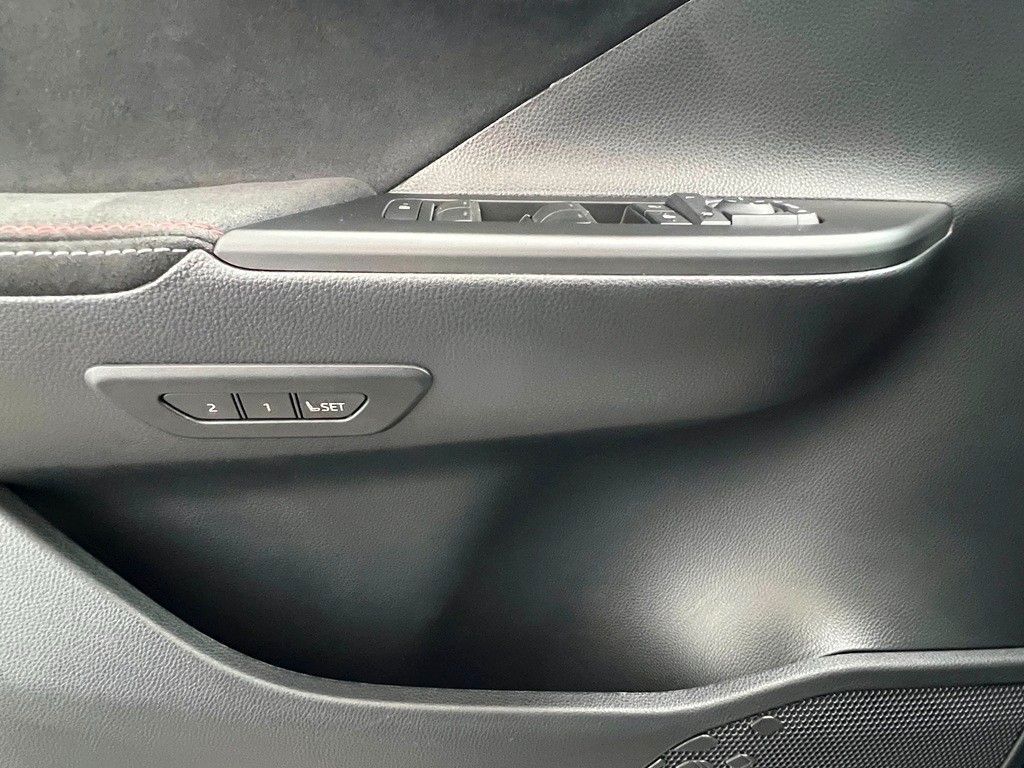 Fahrzeugabbildung Toyota C-HR 2.0 FWD GR Sport Kamera,LED,Matrix,Navi,SHZ