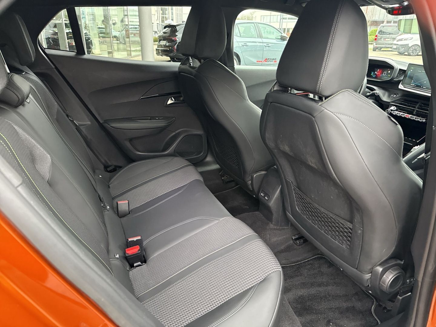 Fahrzeugabbildung Peugeot 2008 e- GT Navi Digitales Cockpit LED Apple CarP