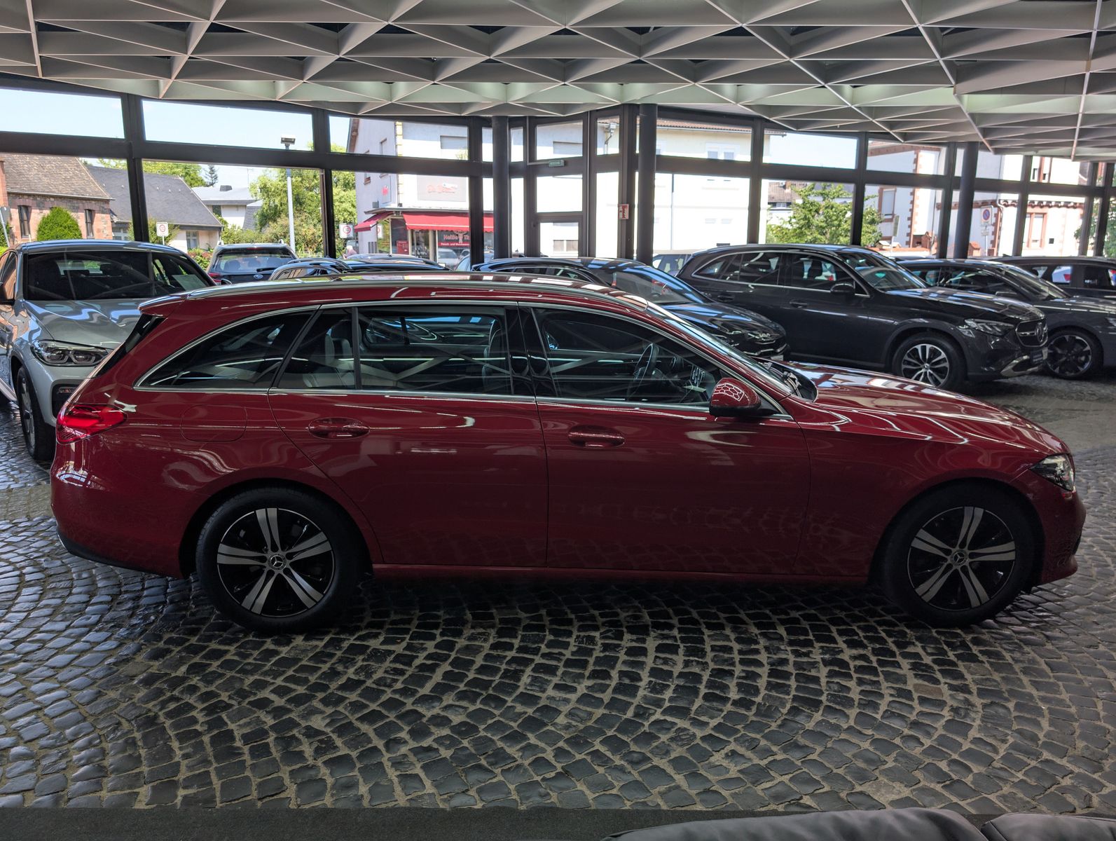 Fahrzeugabbildung Mercedes-Benz C 180 T AVANTGARDE MBUX AHK KAM VIRT AMBI WINTER