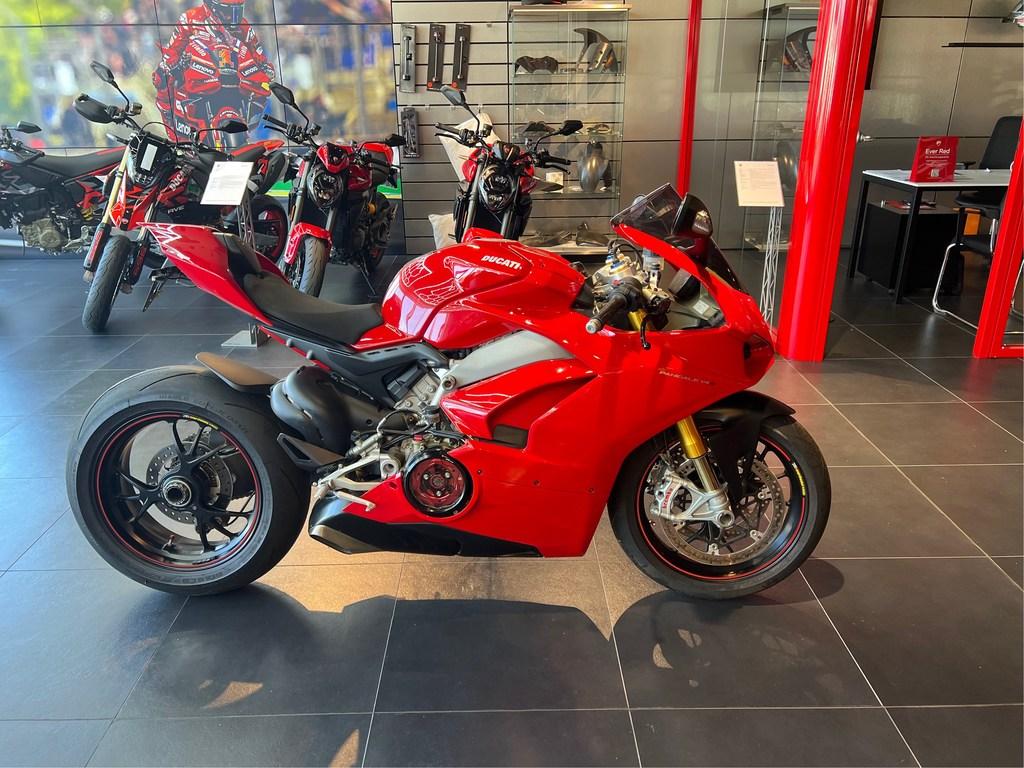 Ducati Panigale V4S 