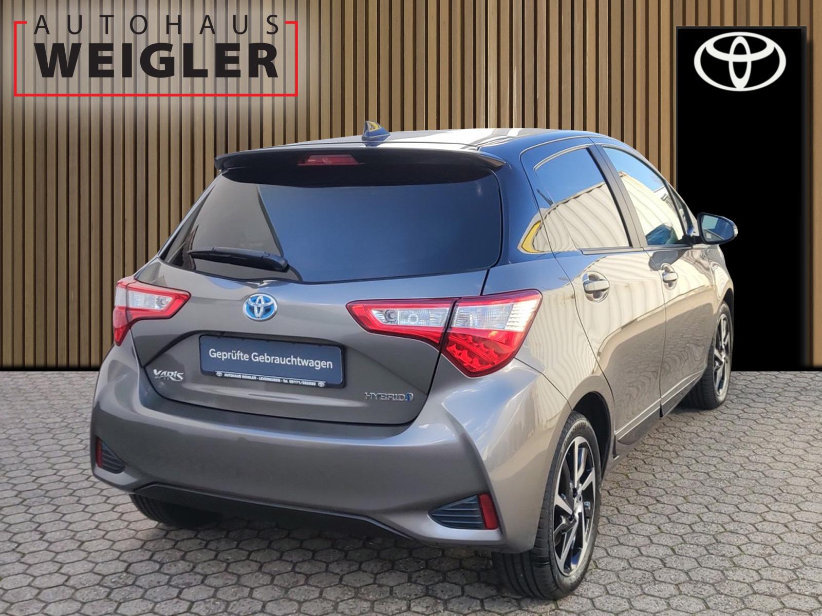 Toyota Yaris Hybrid Style Selection