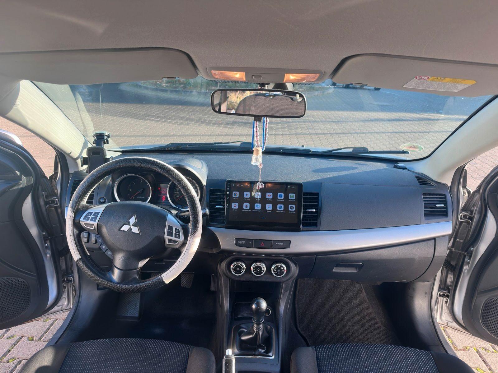 Mitsubishi Lancer 2010 — photo 9