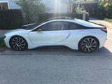 BMW Für den Kenner: i8 Pure Impulse mit Laserlicht - BMW i8