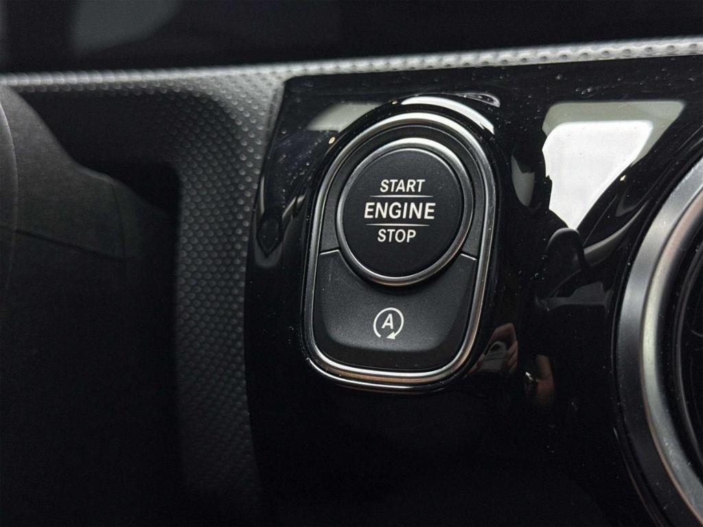 Mercedes-Benz A 180 Widescreen Multibeam AHK Kamera Leder MULT