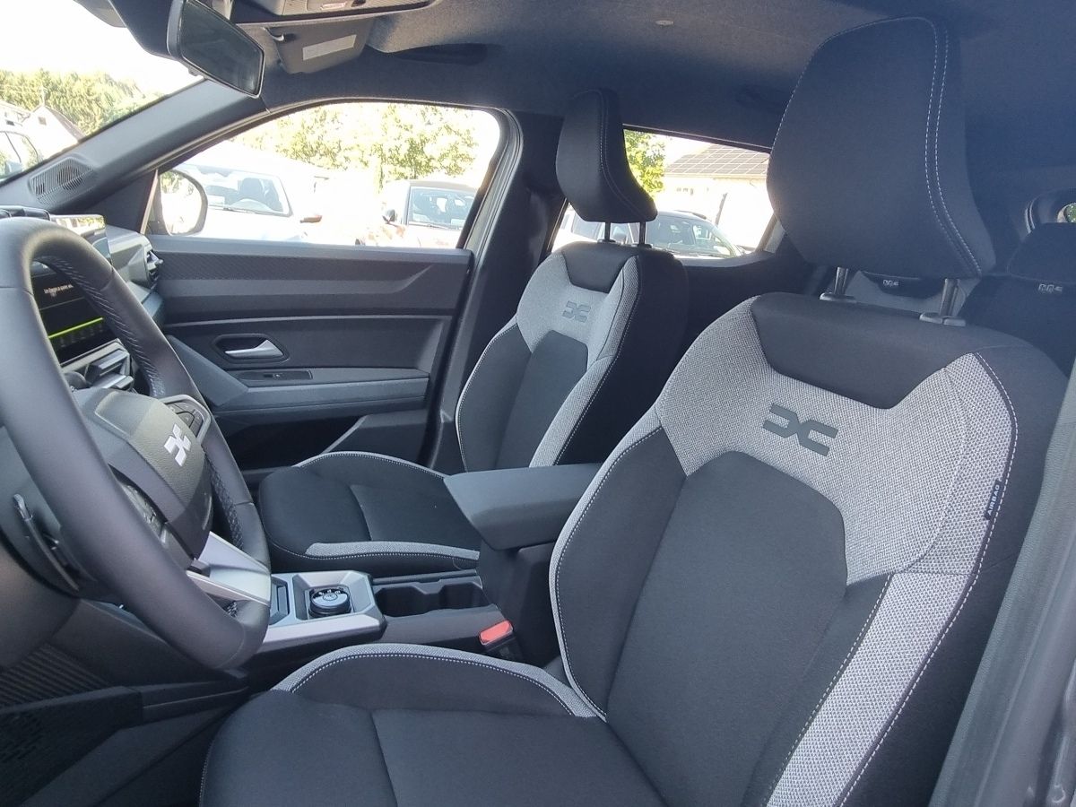 Fahrzeugabbildung Dacia Duster Journey hybrid-G 150 4x4