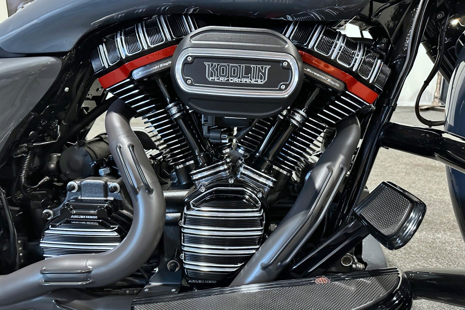 Fahrzeugabbildung Harley-Davidson CVO Road Glide KODLIN 23" FAT TI