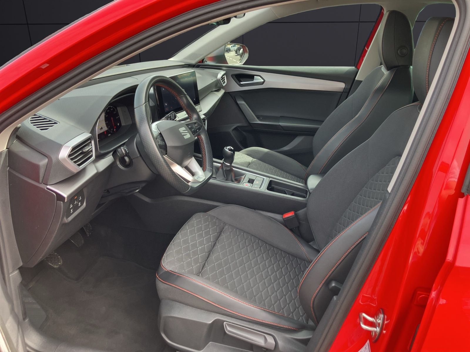 Fahrzeugabbildung SEAT Leon TSI FR Fahrschule - LED AHK Navi GRA Park-A