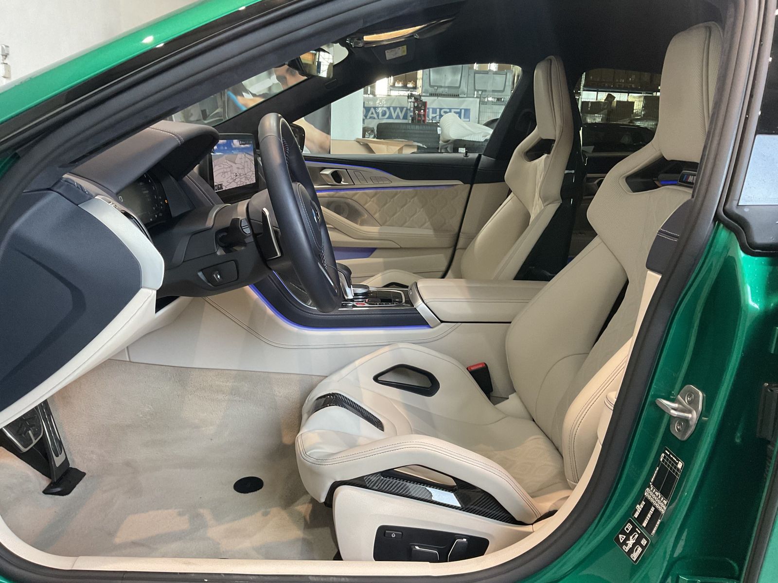 Fahrzeugeinzelansicht 10 Fahrzeugabbildung BMW M8 Gran Coupé M Carbon-Keramik-Bremse | M Carbon