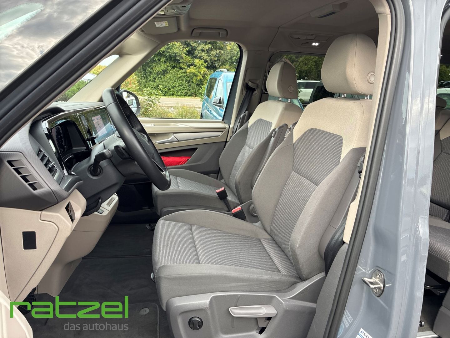 Fahrzeugabbildung Volkswagen T7 Multivan 2.0 TDI 7-Gang DSG KÜ Navi AHK LED A