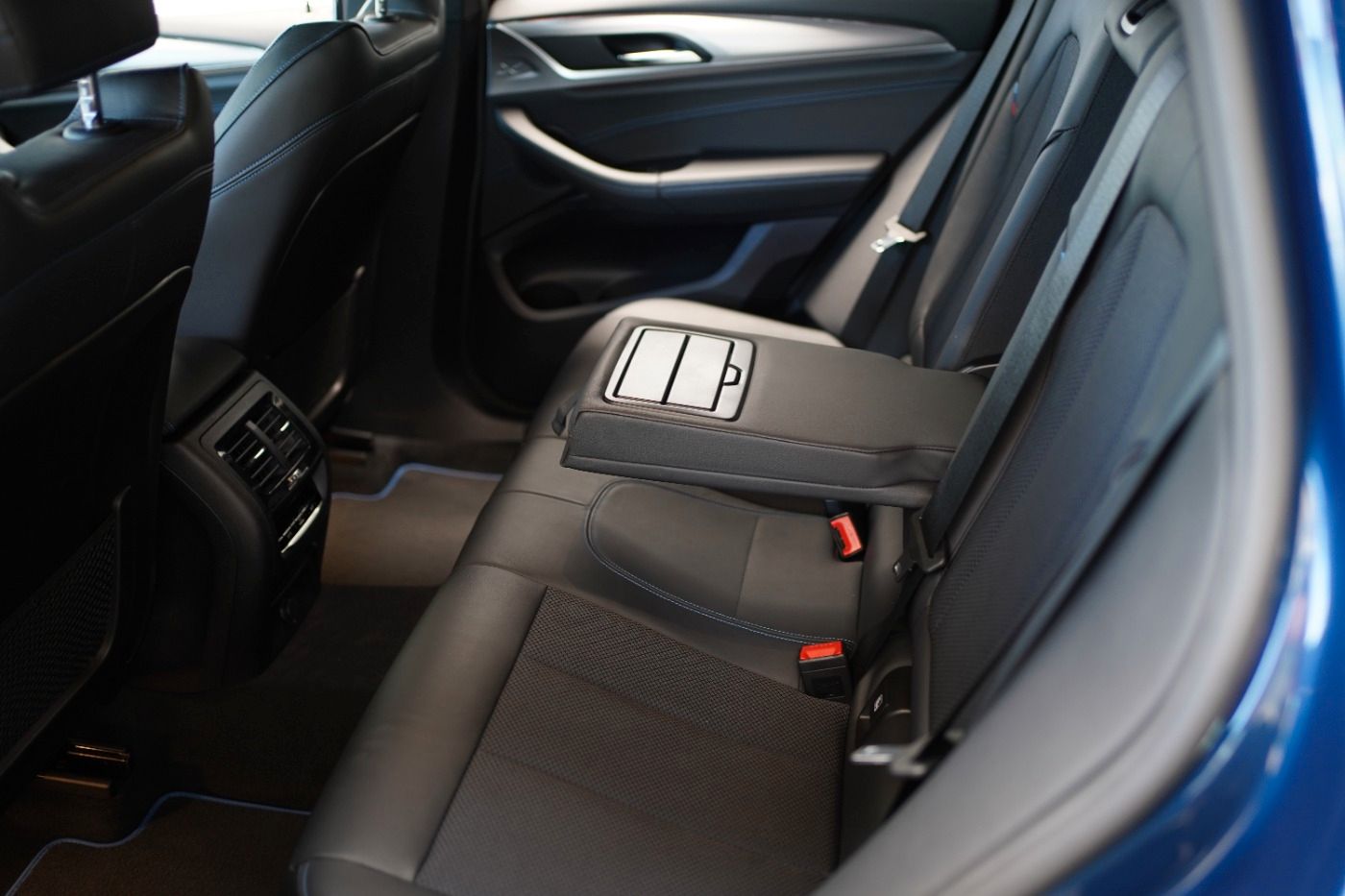 Fahrzeugabbildung BMW X4 xDrive 30i M Sport AHK+Standheizung+Head Up++