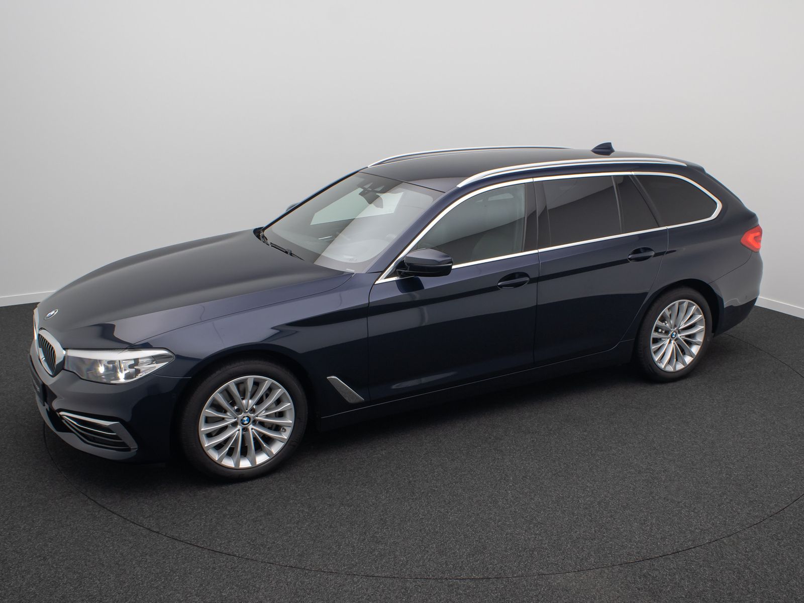 Fahrzeugabbildung BMW 540i xD LuxuryLine HUD Kamera HiFi Alarm Komfort