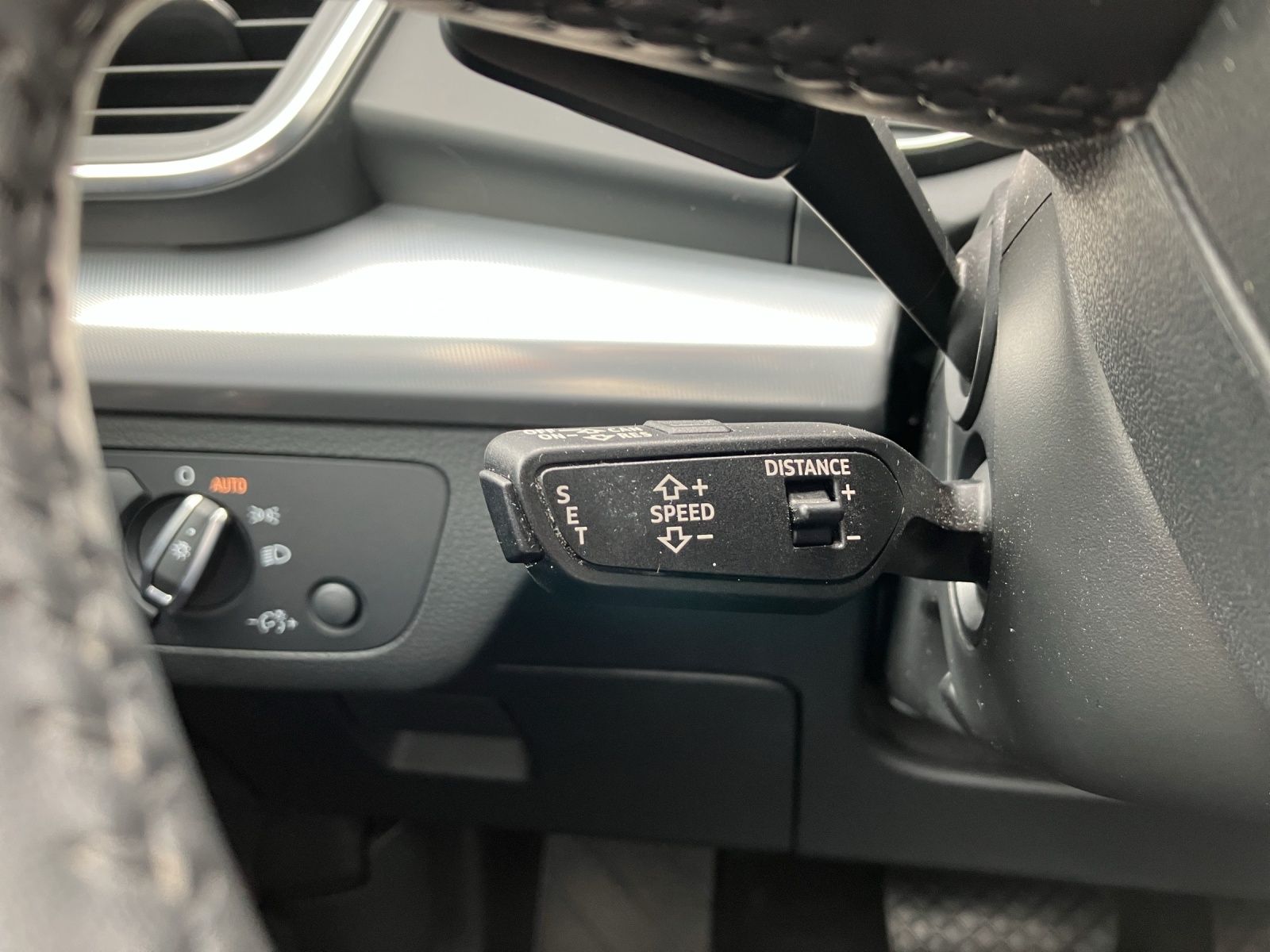 Fahrzeugabbildung Audi Q5 40 TDI quattro S-Line Matrix Navi ACC STHZ SH