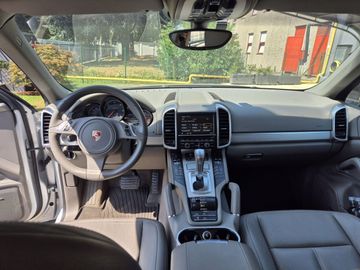Porsche Cayenne - 12