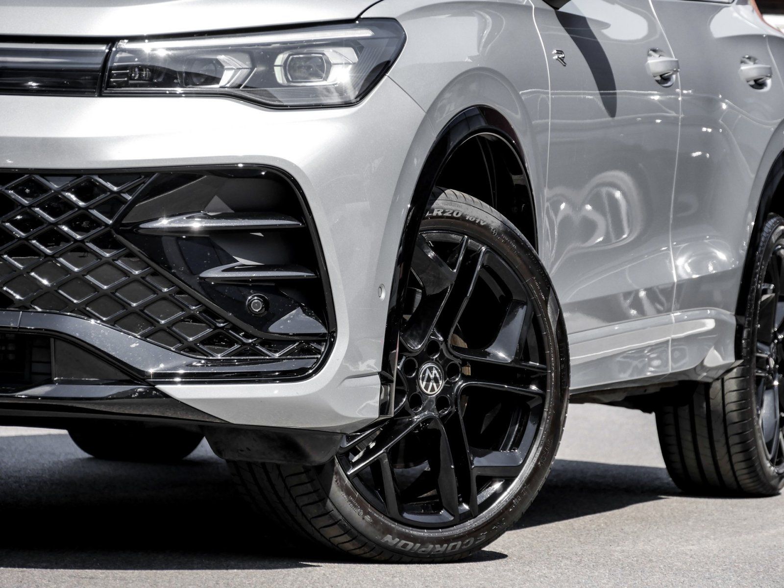 Volkswagen Tiguan R-Line 2.0 TDI DSG 4M AreaV. AHK HarmanK foto 5