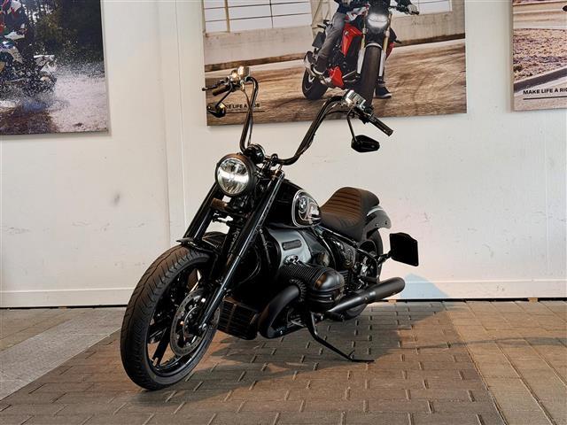 BMW R 18 Customize  Dr. Jekill & Mr Hyde
