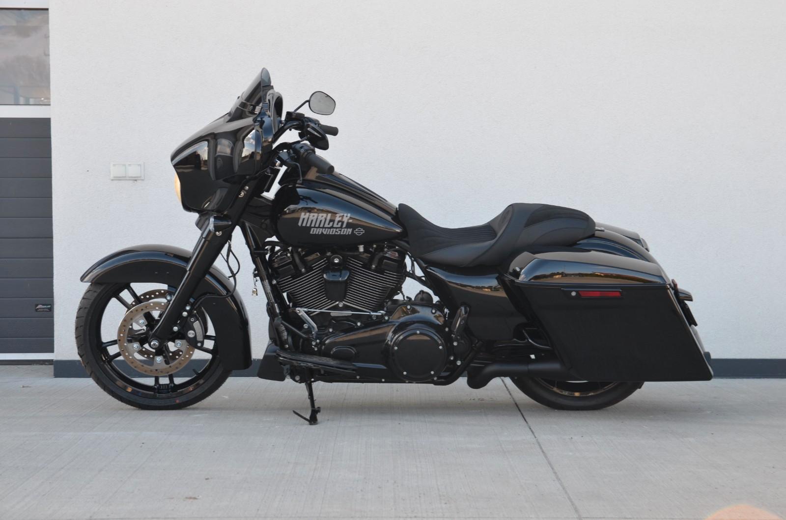Harley-Davidson FLHX Street Glide 2023 M8 Black CVO Style