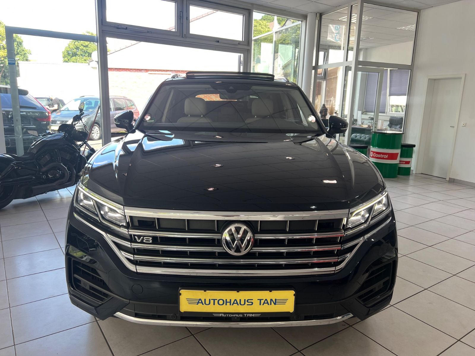 Fahrzeugabbildung Volkswagen Touareg 4.0 V8 Elegance 4Motion R line