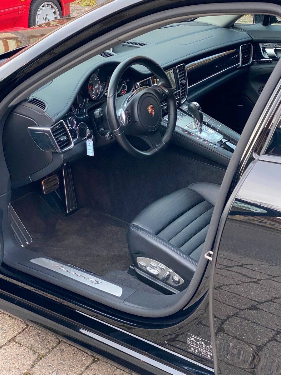 Porsche Panamera 4S S