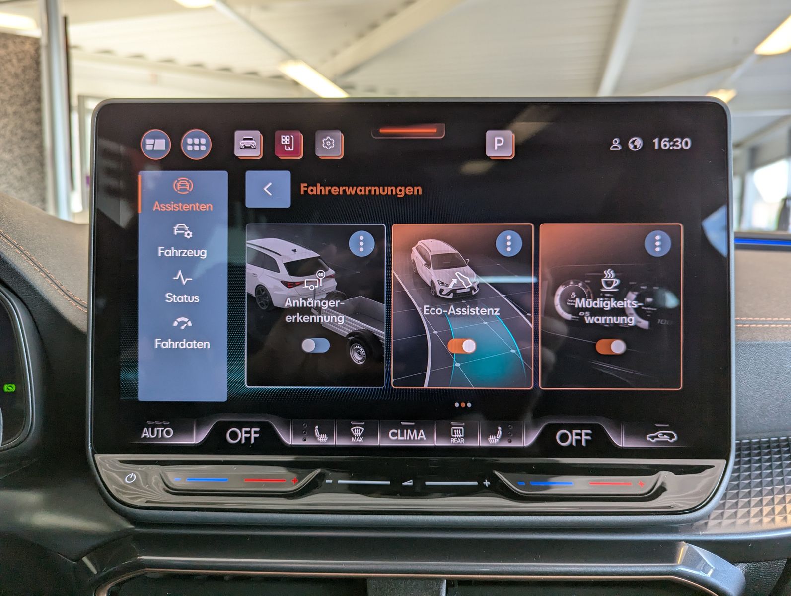 Fahrzeugabbildung CUPRA Leon 2.0 TSI 4D VZ Matrix Pano Sennheiser AHK 19