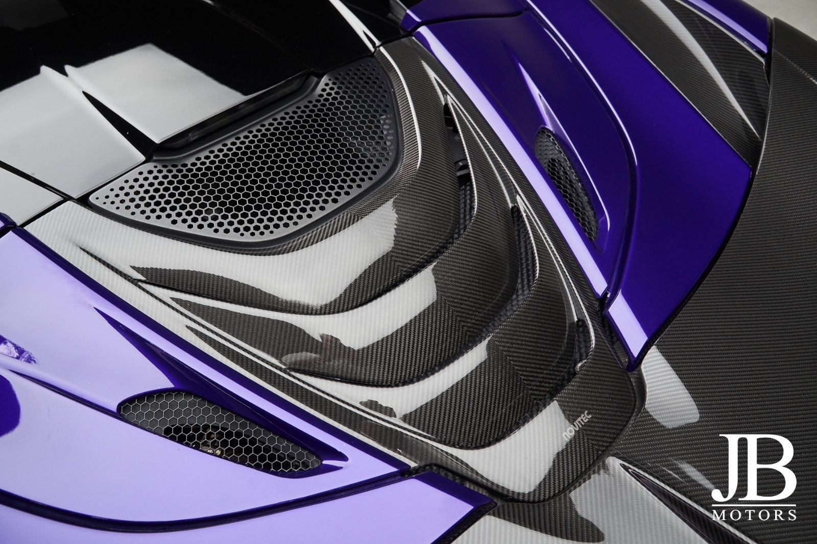 Fahrzeugabbildung McLaren 720s Spider MSO Carbon B&W Sound Lift Novitec