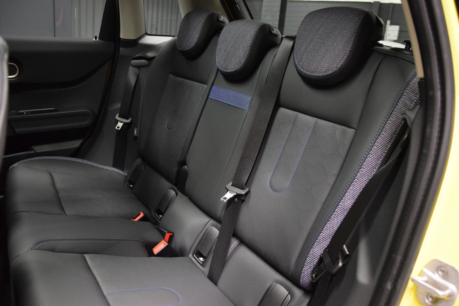 Fahrzeugabbildung MINI Cooper S Classic Trim 5-Türen Paket-L Pano h/k