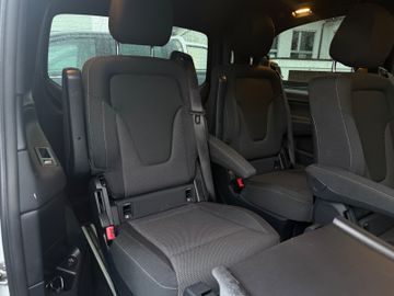 Mercedes V 220 - 12
