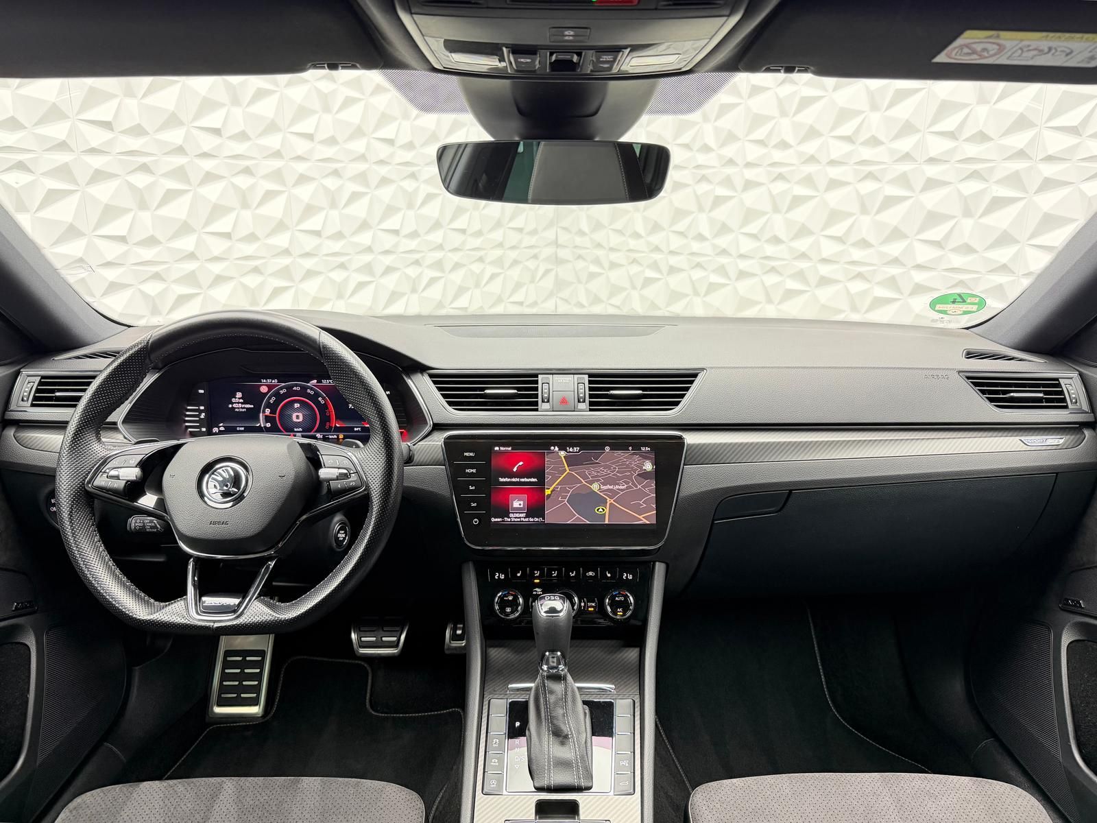 Fahrzeugabbildung SKODA SPORTLINE 2.0 TSI/BLACK/PANO/DCC/CANTON/360°/DAB