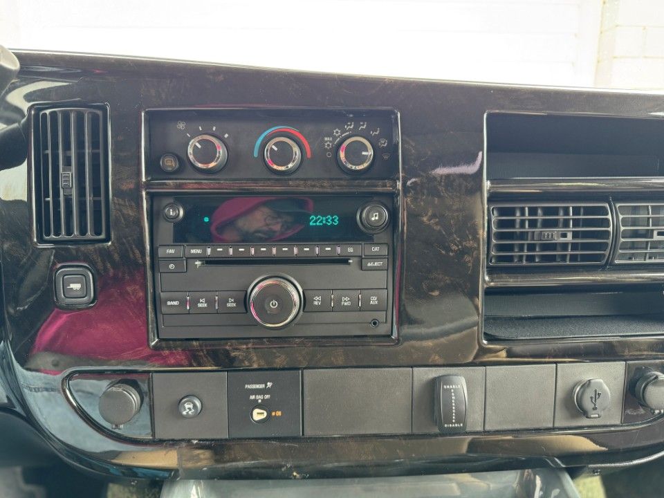 Fahrzeugabbildung Chevrolet Express 6.0 Explorer Limited XS-E 9-Sitzer Lang