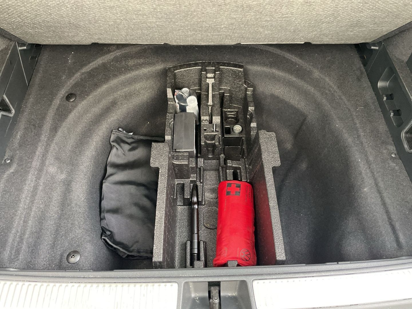 Passat Variant 1.5 eTSI Business AHK/360°Kamera