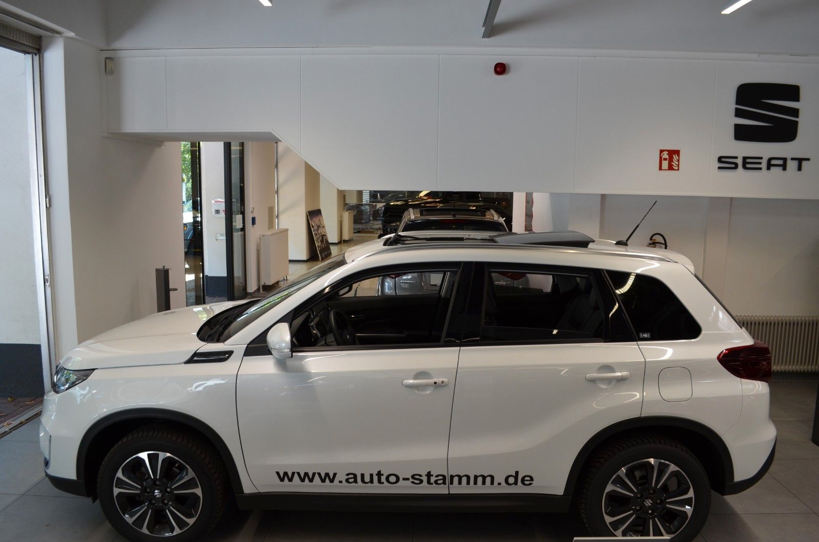 Fahrzeugabbildung Suzuki Vitara 1.4 BOOSTERJET Hybrid Com+ *Pano-Navi*